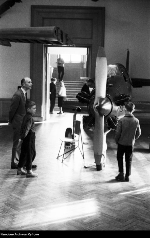 QUIZ PRL. Pałac Kultury i Nauki w Warszawie. Zmierz się z historią dziarskiego 70-latka? 