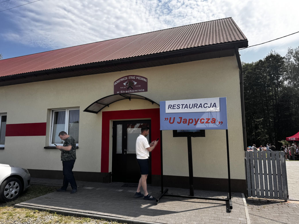 Restauracja u Japycza znajduje się około 3 kilometry za Jeruzalem (Wilkowyjami)
