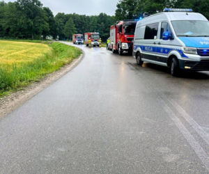 Zderzenie osobówki z TIR-em w rejonie miejscowości Hołubla i Stasin spowodowało utrudnienia w ruchu