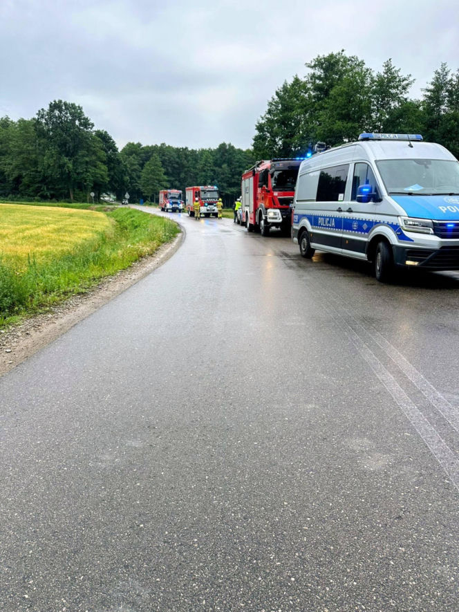 Zderzenie osobówki z TIR-em w rejonie miejscowości Hołubla i Stasin spowodowało utrudnienia w ruchu