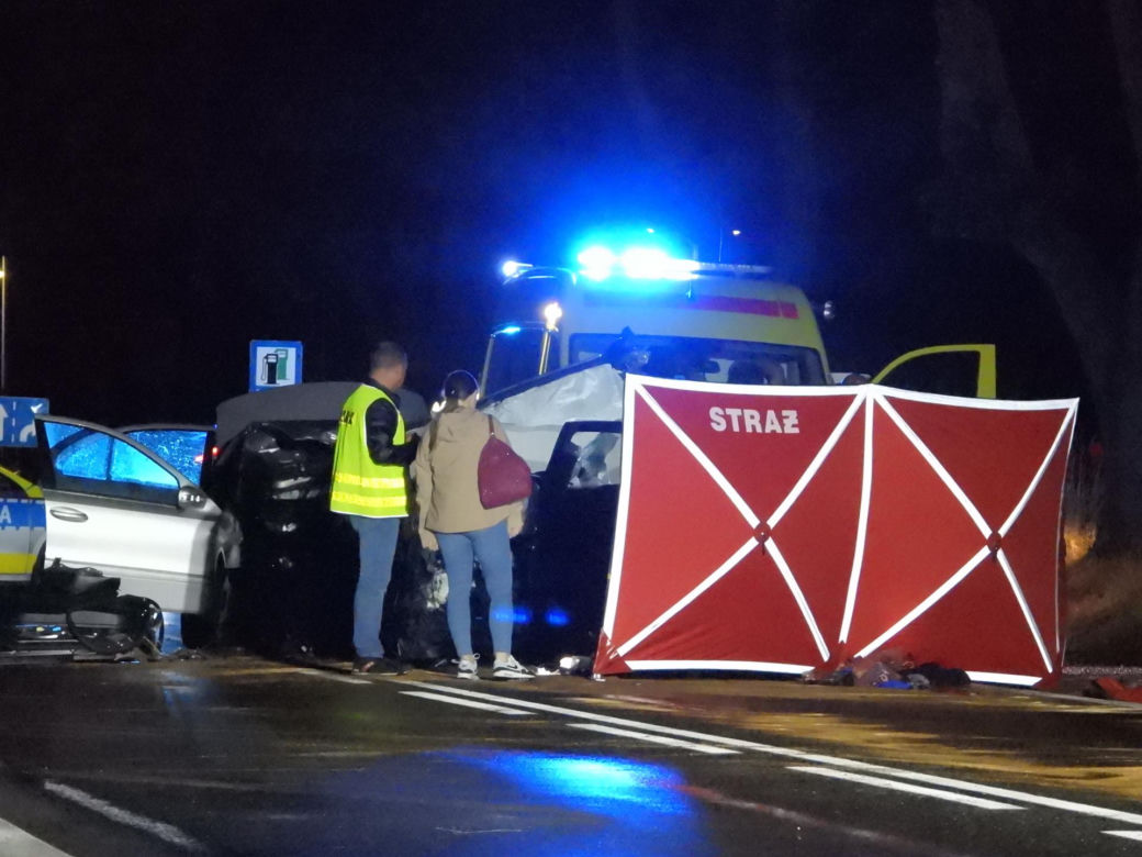 Tragedia na drodze. Jedna osoba nie żyje, pięć rannych. W akcji śmigłowiec LPR