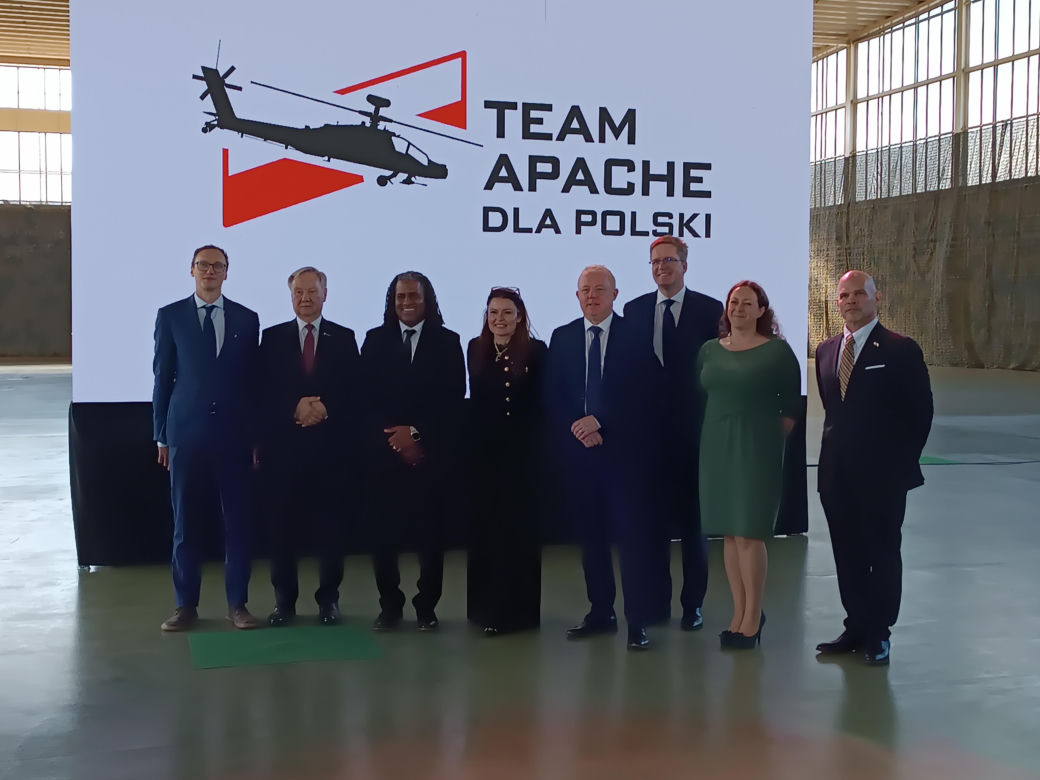 W Dęblinie powstaje hub do serwisowania śmigłowców Apache