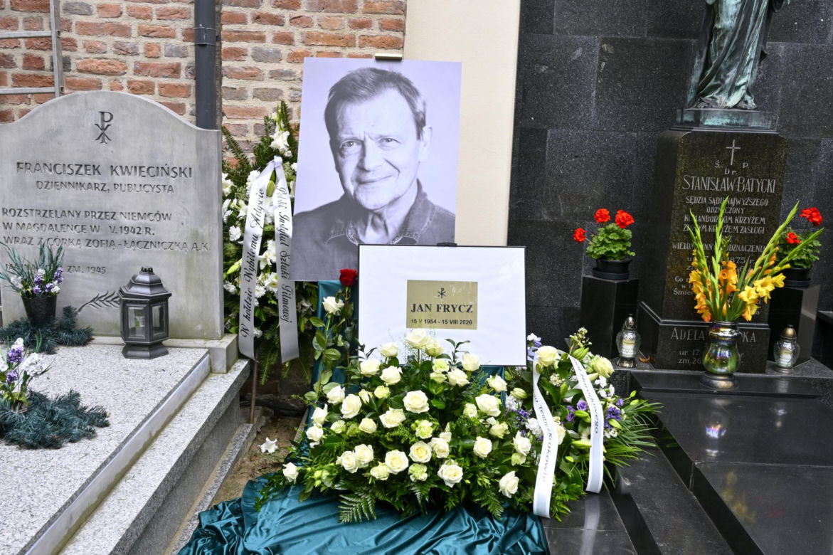 Jan Frycz - piękne kwiaty i wzruszające napisy na pogrzebie artysty