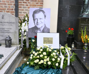 Jan Frycz - piękne kwiaty i wzruszające napisy na pogrzebie artysty