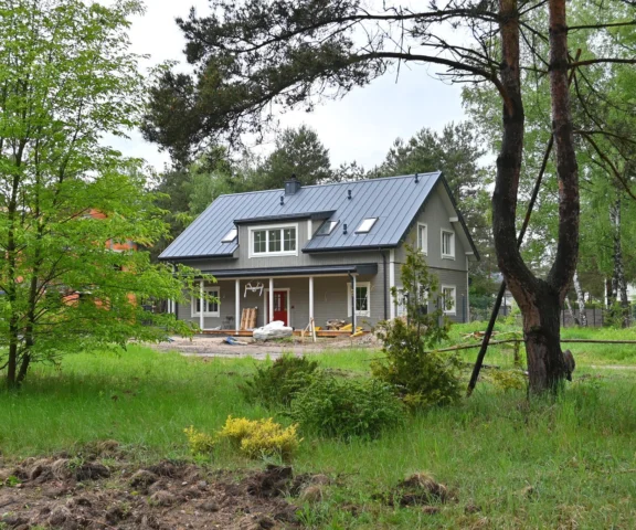 Dom w pół roku - dzięki prefabrykacji to możliwe. Dom przyjechał z fabryki