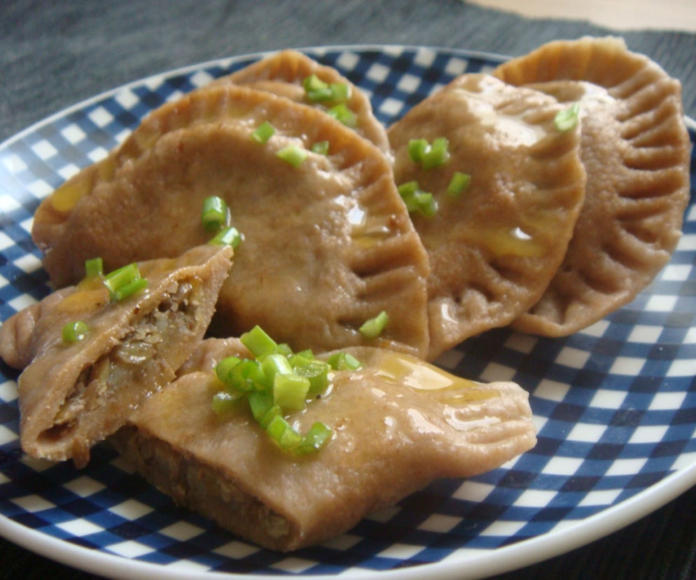 Orkiszowe pierogi z soczewicą i kaszą gryczaną
