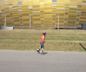 Wrotkarze jeździli wokół stadionu Energi w pierwszym Wiosennym Półmaratonie Wrotkarskim