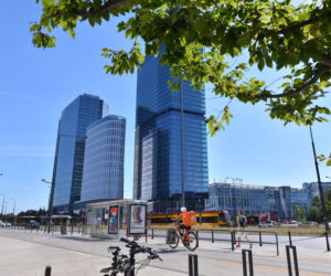 Kosmiczny łącznik metra z biurowcem
