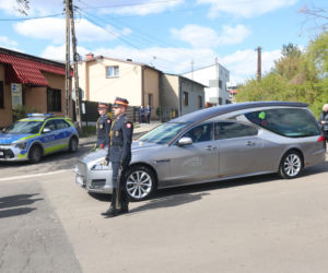 Polacy żegnają Łukasza Litewkę. Kondukt żałobny
