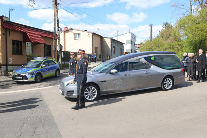 Polacy żegnają Łukasza Litewkę. Kondukt żałobny