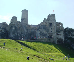 To najpiękniejszy zamek w województwie śląskim. Znajduje się w malowniczej wsi