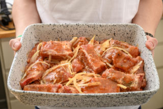 Żeberka pieczone, które dosłownie odpadają od kości - mięso tak miękkie, że nie potrzebujesz noża