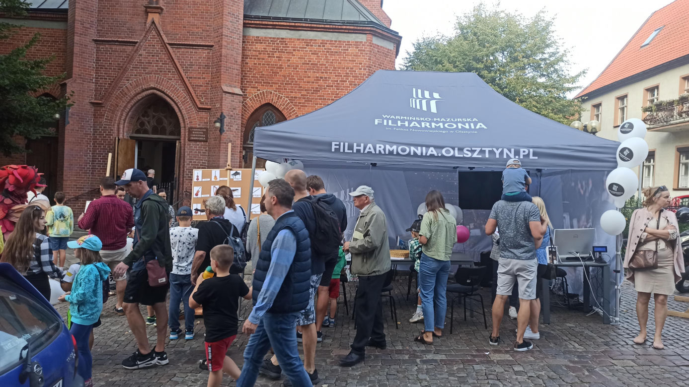 Tłumy na Starym Mieście w Olsztynie. Mieszkańcy świętowali 25-lecie samorządu Warmii i Mazur [ZDJĘCIA]