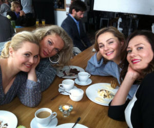 Przyjaciółki 5 sezon. Zuza (Anita Sokołowska), Patrycja (Joanna Liszowska), Anka (Magdalena Stużyńska), Inga (Małgorzata Socha)