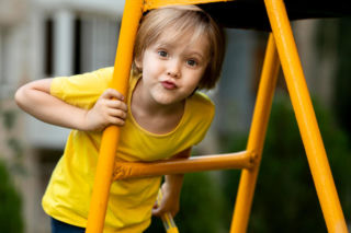 Jakie są kwietniowe dzieci? Te cechy charakteru wyróżniają Barany i Byki