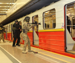 Ćwiczenia SOP w stołecznym metrze