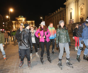 Nightskating. Warszawa na rolkach [Zdjęcia]