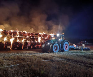 Ogromny pożar stogu słomy w Mąkowarsku!