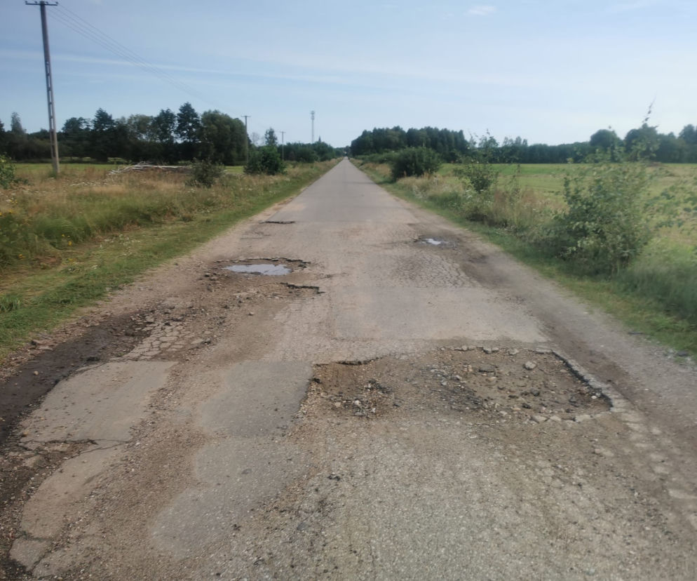 Siemiątkowo. Kto remontował te drogi?! Być może to fenomen w skali kraju i świata