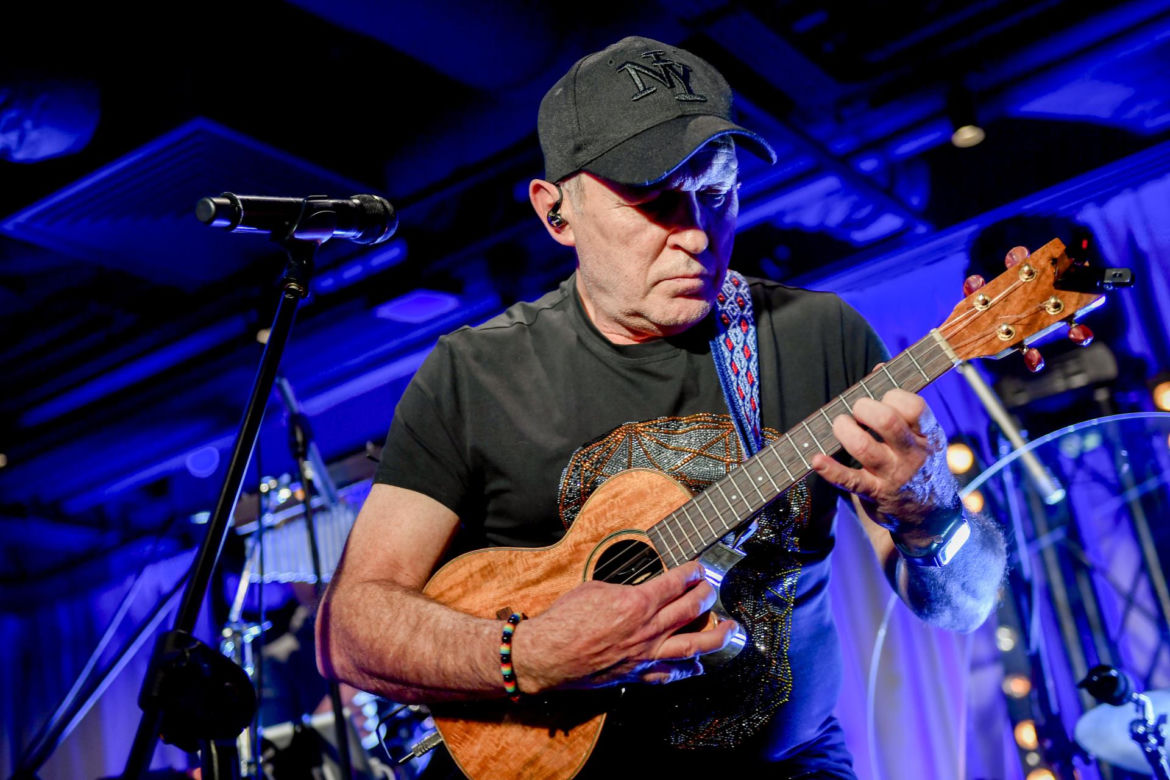 Andrzej Krzywy (De Mono)