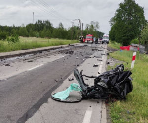 Tir zmasakrował audi pod Ostrowią Mazowiecką! 33-latek nie przeżył [ZDJĘCIA]