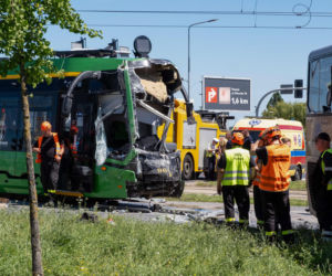 Zderzenie autobusu z tramwajem w Poznaniu. Ranni pasażerowie, motorniczy i kierowca