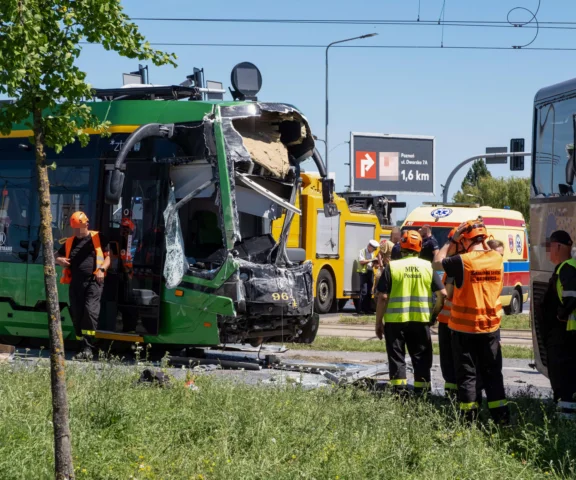 Zderzenie autobusu z tramwajem w Poznaniu