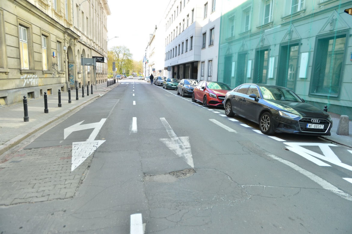 Wstyd! Takie dziurawe ulice w centrum Warszawy