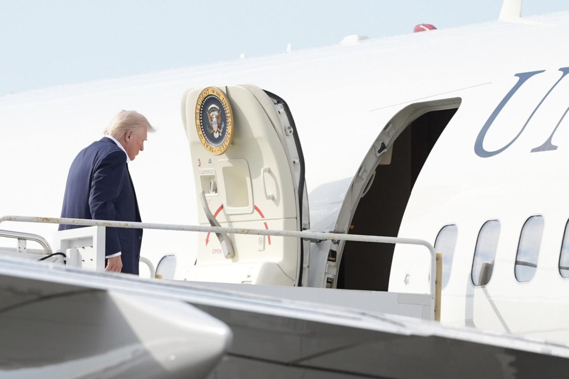 Luksusowy samolot Trumpa! Złote ściany, luksus aż kapie!