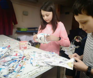 Szyją bo lubią, teraz chcą pomóc. Kolejne setki bawełnianych maseczek na pokładzie żywieckiego szpitala
