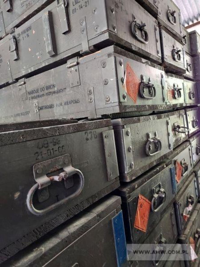 Skrzynie drewniane różne (306 szt.) - pakiet zawierający 12 poz. asort. (wg oddzielnego wykazu), w tym m.in.: skrzynie drewniane do moździerzy, skrzynie do petard itp.