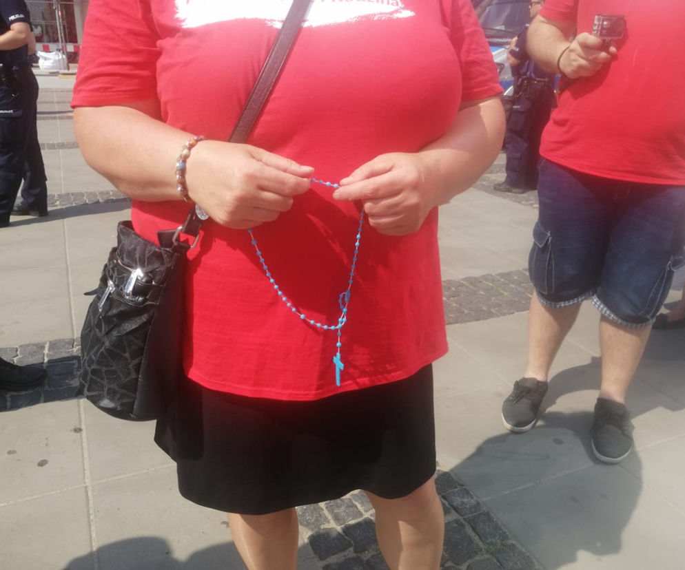 Parada Równości 2021 w Warszawie: kontrmanifestacja przy Rotundzie