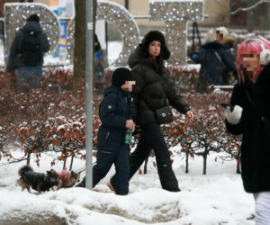 Marta Kaczyńska z synem na spacerze