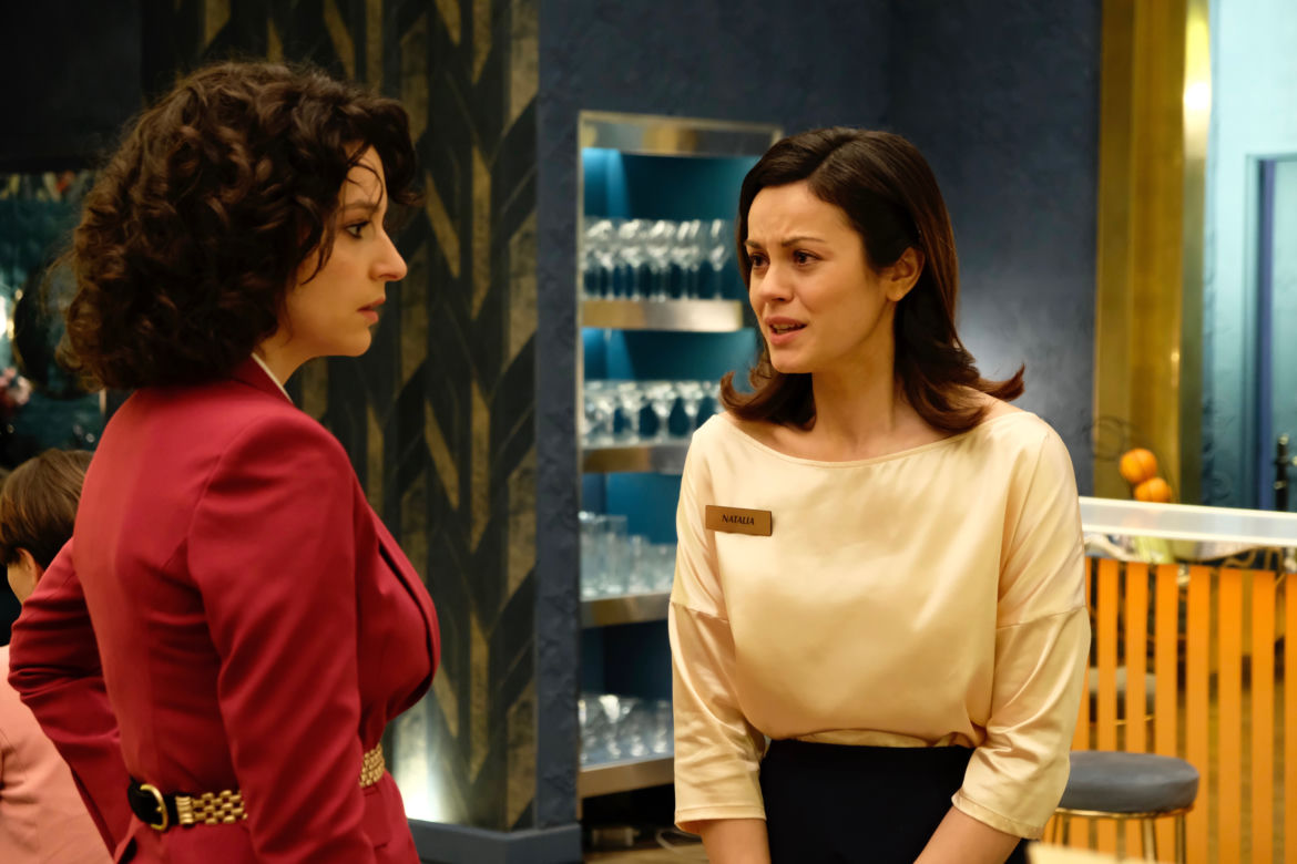 Kuchnia odcinek 5. Wiktoria Gonczar (Maria Dębska), Natka Schabowska (Paulina Lasota) 