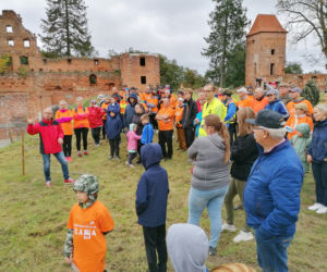 Pomarańczowi rowerzyści najechali zamek w Szymbarku