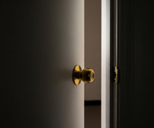 Będzin: Wnuk katował babcię latami. Ile cierpienia zniosła 68-latka?