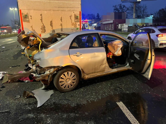 Miał trzy promile, rozbił cztery auta. 26-latek roztrzaskał się w Warszawie