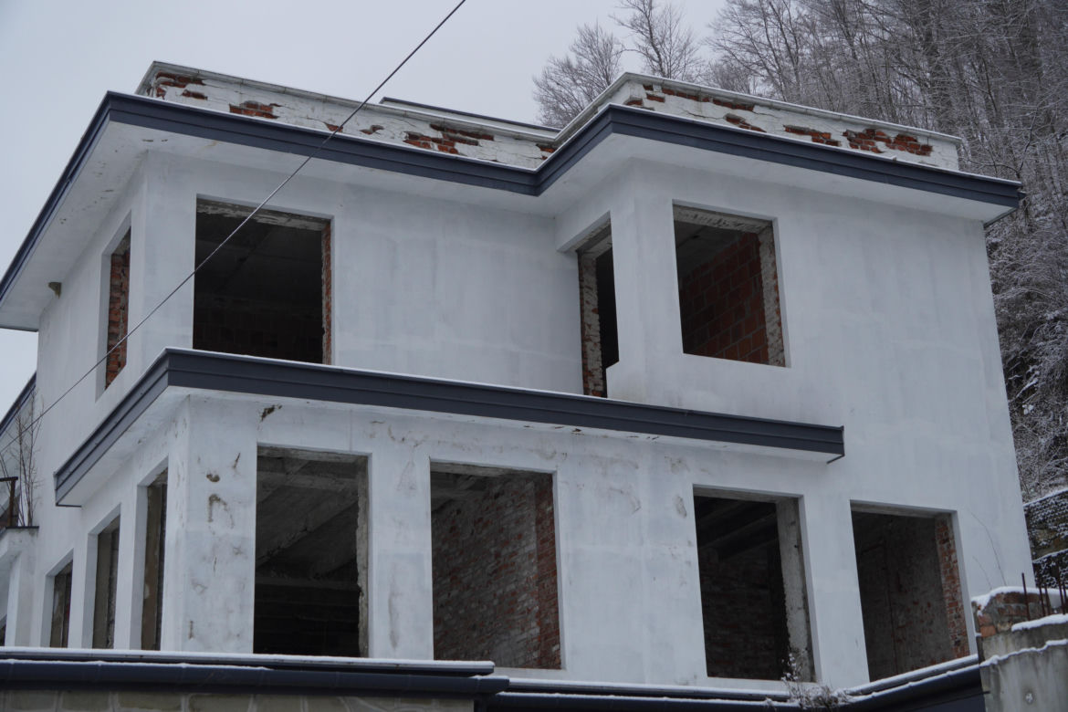Niegdyś luksusowe, dziś świecące pustkami. Małopolskie uzdrowisko marzy o powrocie do czasów świetności 