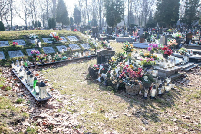 Tajemnicza śmierć i pogrzeb w sekrecie. Znany prokurator Jerzy Hop i jego syn nie żyją. Ostatnie pożegnanie