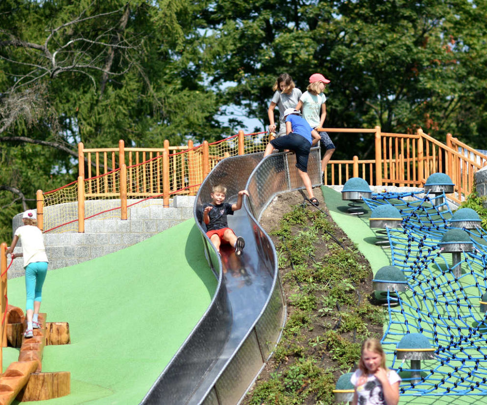 Nowy plac zabaw w Parku Ujazdowskim