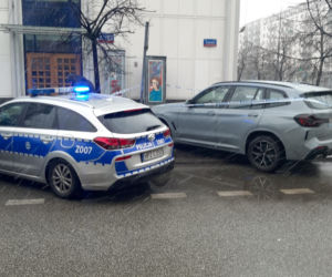Zuchwały napad na bmw w centrum Warszawy! Wybili szybę, zabrali klejnoty warte fortunę