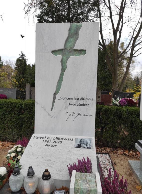 Tak wygląda teraz grób Pawła Królikowskiego