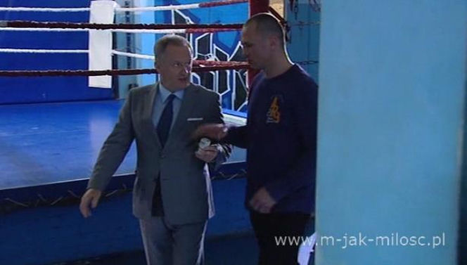 M jak MIŁOŚĆ, odc. 933. Ryszard Kowalski (Aleksander Mikołajczak) i Żaryna (Roman Bugaj)