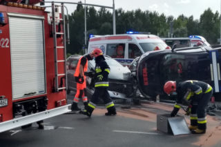 Warszawa: Wypadek ambulansu przewożącego krew! Duże utrudnienia przy moście Świętokrzyskim TYLKO U NAS! [GALERIA]