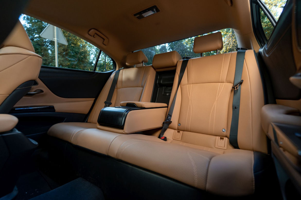 Lexus ES 300h Prestige 218 KM E-CVT 4X2