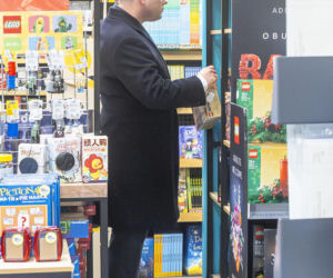 Sławomir Mentzen na zakupach w galerii