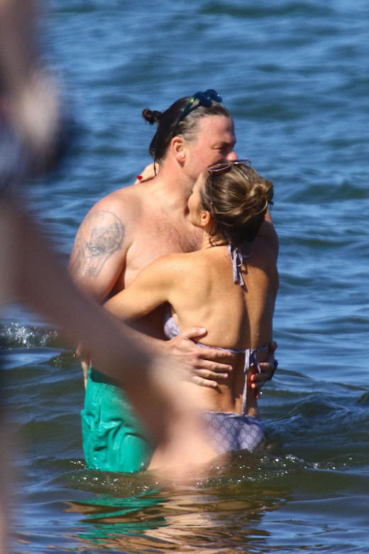 Edyta Herbuś na plaży