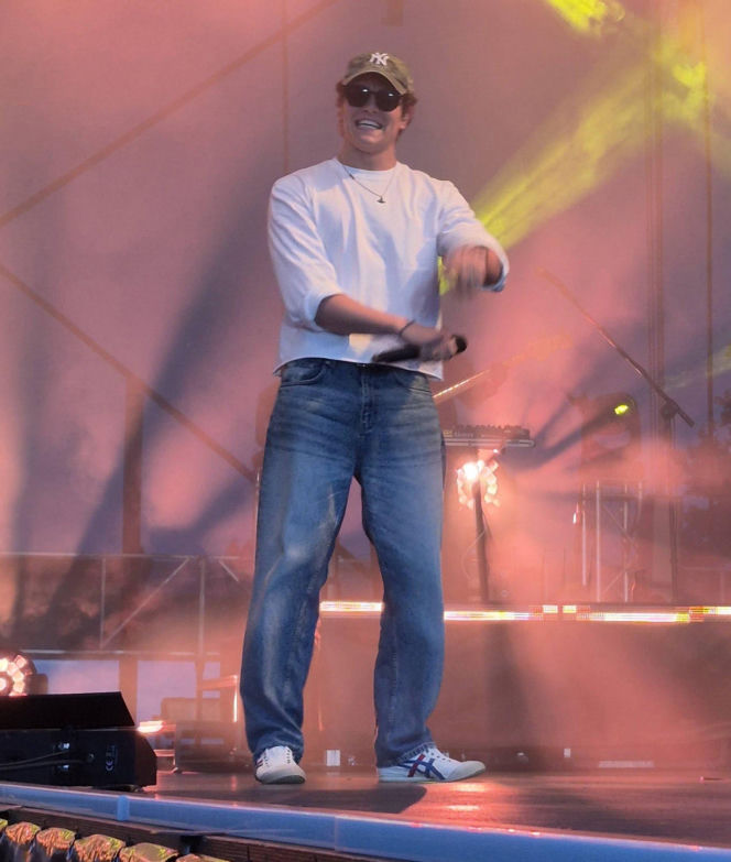 Tłumy na Festiwalu Pod Zaporą w Brodach! Oskar Cyms i „Złoty Gumiak” skradli serca publiczności