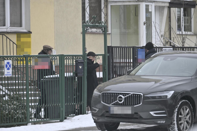 Kuzyn Kaczyńskiego dba o krewnego i odśnieża schody