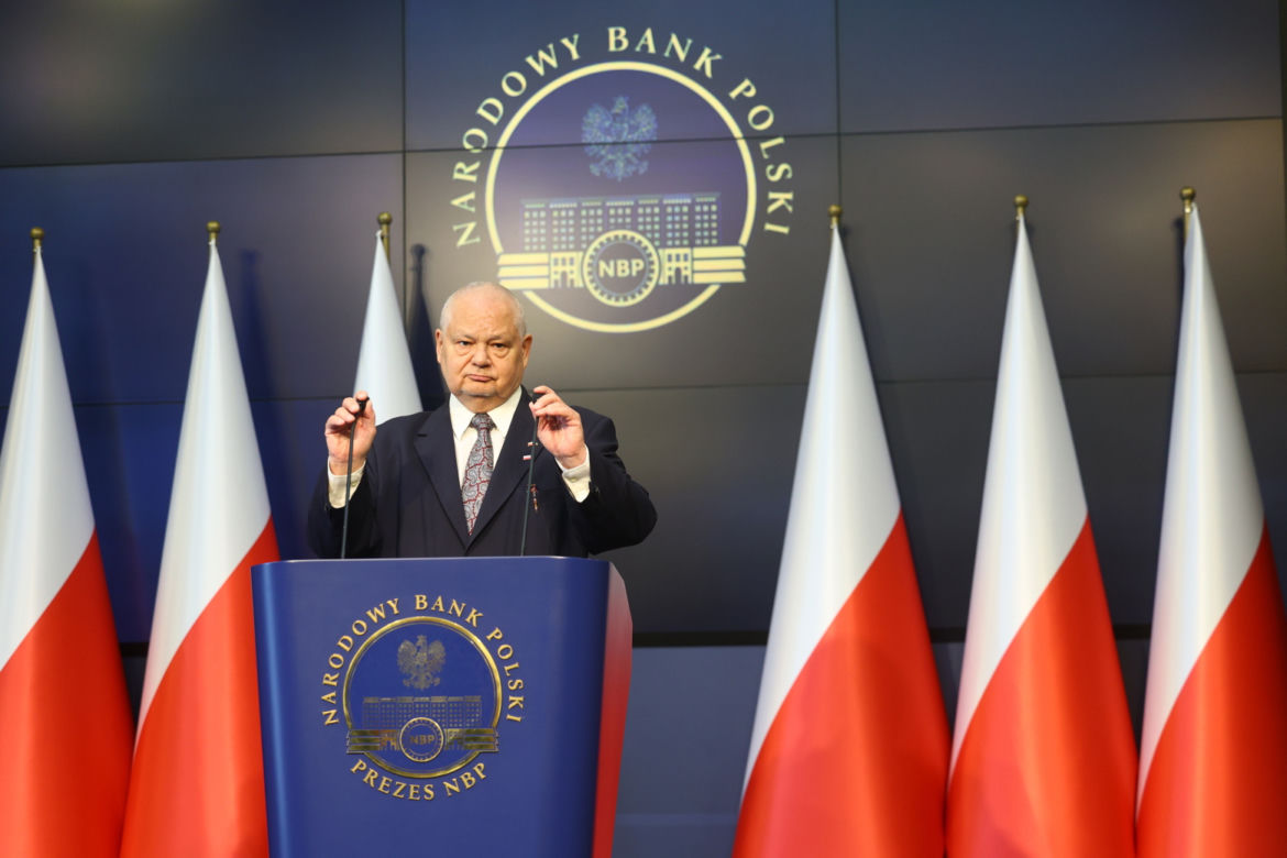 Podwyżka stóp procentowych. Glapiński tłumaczy kiedy to się skończy. Zobacz jego miny